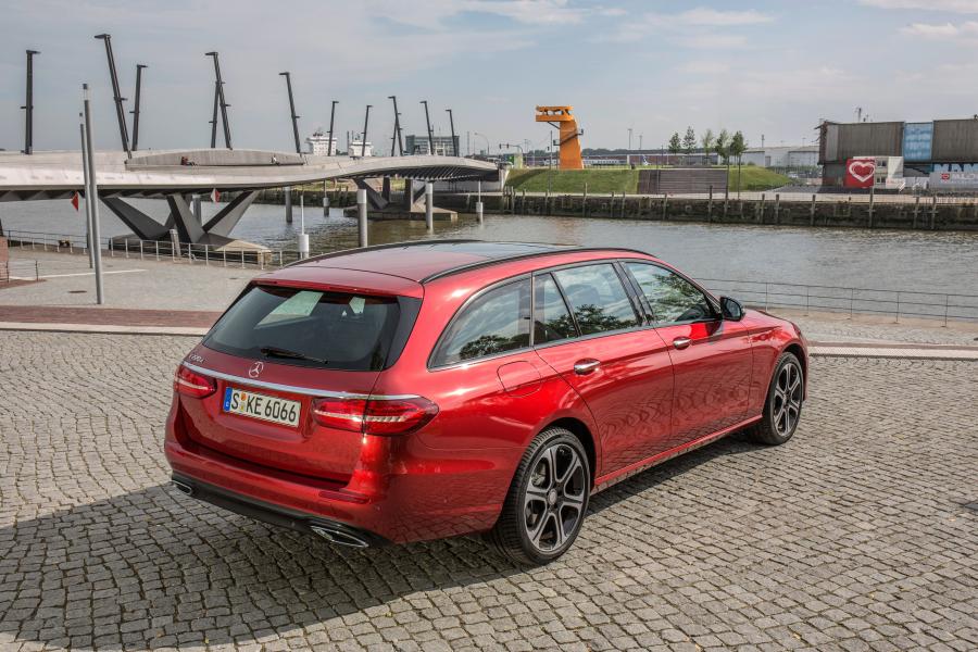  Mercedes-Benz E220 d Avantgarde Line Estate 2016 года  (фото 13 из 26)